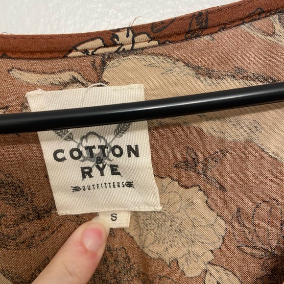 Elegant Floral Maxi Dress in Brown - Picture 4 of 5